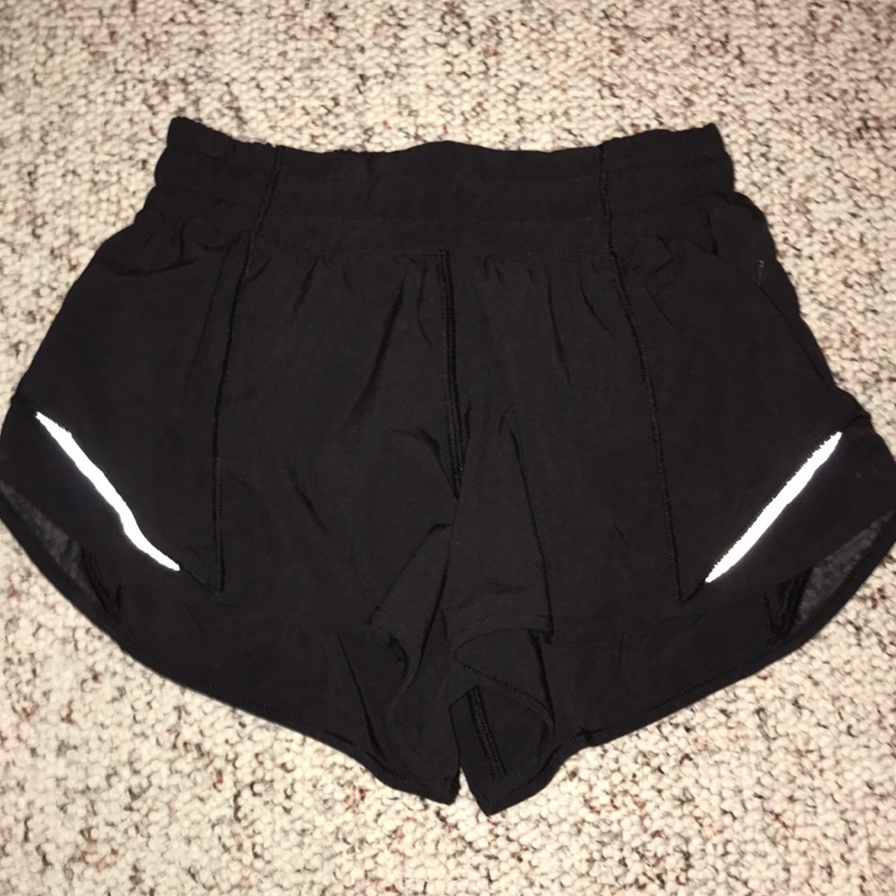lululemon hotty hot short (2.5)